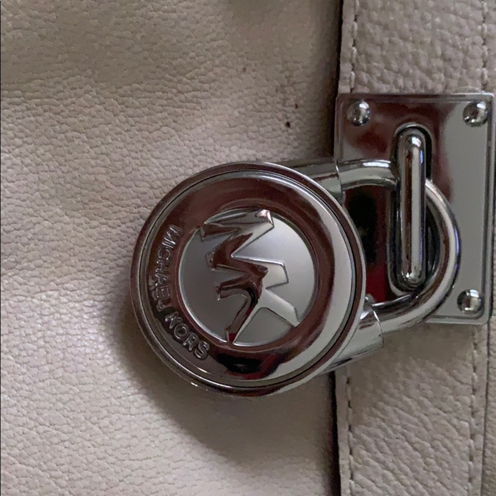 Micheal Kors beige purse